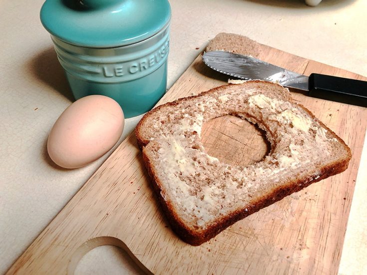How to Make Eggs in a Basket (at home and while camping)