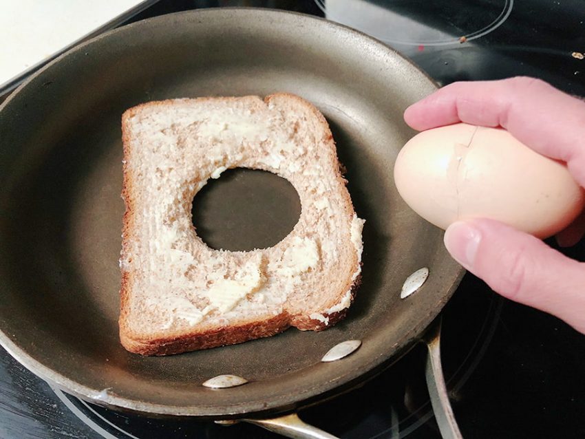 Eggs In a Basket Recipe (With Buttery Toast)