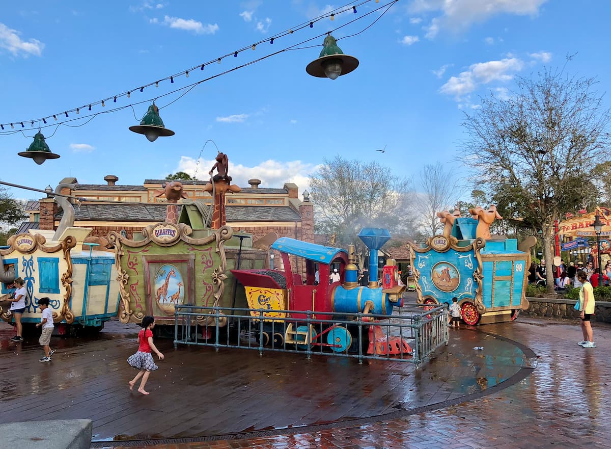 Disney World - Magic Kingdom Splash Play area with kids