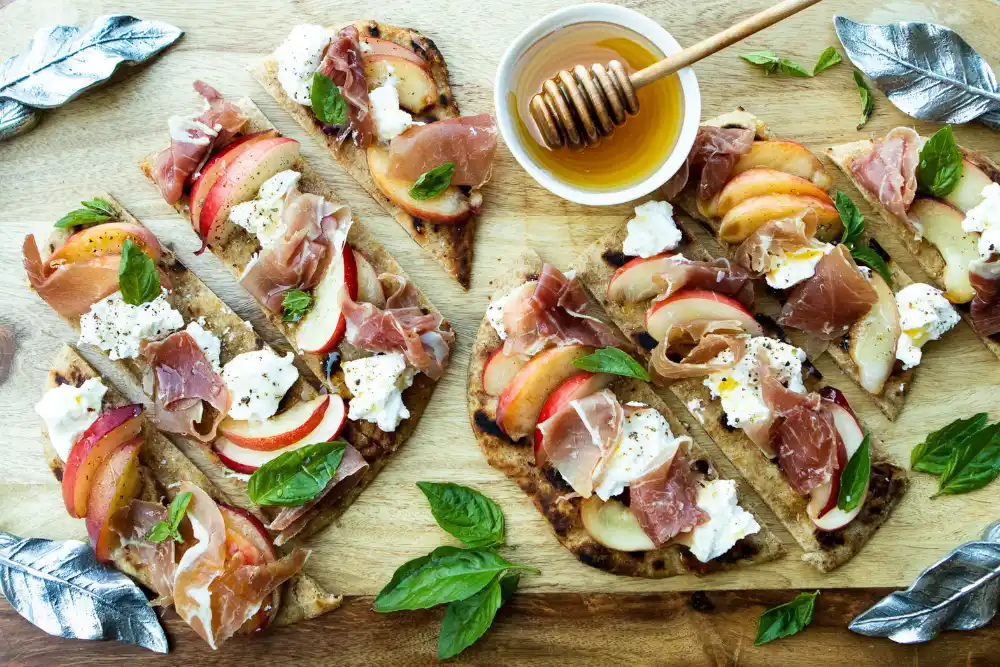 apple proscuitto and goat cheese pizza