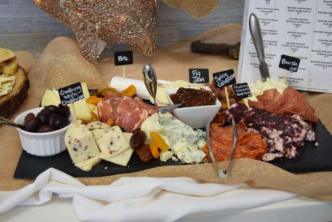 Easy Entertaining – Create an Amazing Cheese Platter for Less with ALDI - tips to a GREAT holiday platter