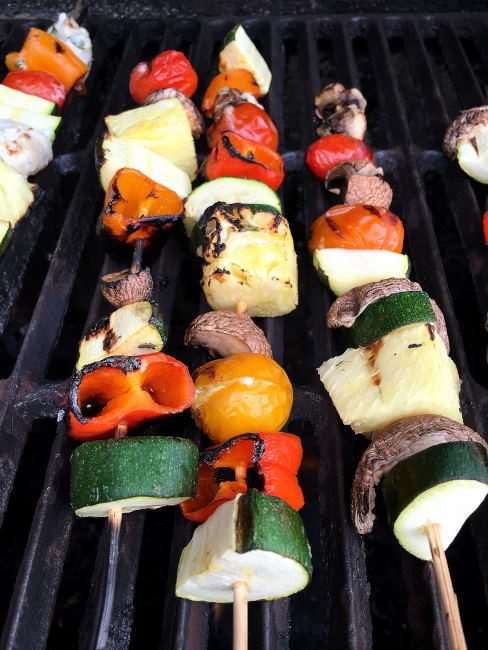 Yogurt Marinated Chicken and Vegetable Skewers - Get delicious & juicy chicken every time with our secret plus eat healthy and save money with the help of @aldiusa #ad