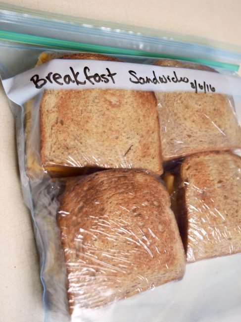 Create these Easy, Make Ahead Freezer Breakfast Sandwiches on busy weekday morning - You can have breakfast ready in just 2 minutes and give your family a hot, delicious meal before heading out to school. #rudiskidsbread #ad