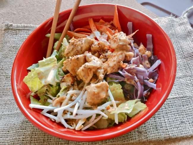 Rainbow Thai Chicken Salad with Peanut Sauce Dressing - Delicious way to eat clean and have dinner ready in under 20 minutes #EatCleanWithBarleans #ad