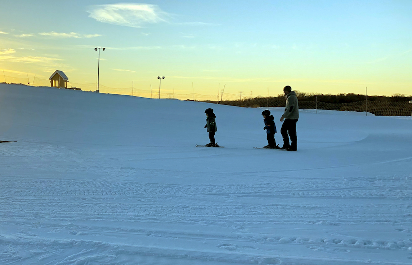 toddlers skiing with adult