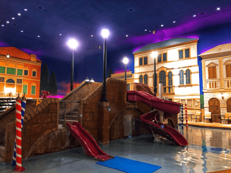 Enjoy This Minneapolis Indoor Water Park at Holiday Inn Maple Grove MN