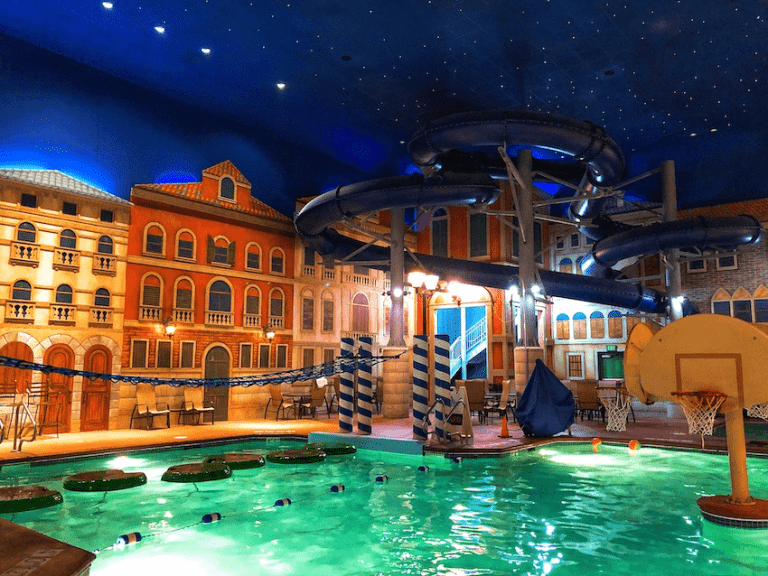 Enjoy This Minneapolis Indoor Water Park At Holiday Inn Maple Grove MN   Venetian Water Park In Maple Grove 768x576 