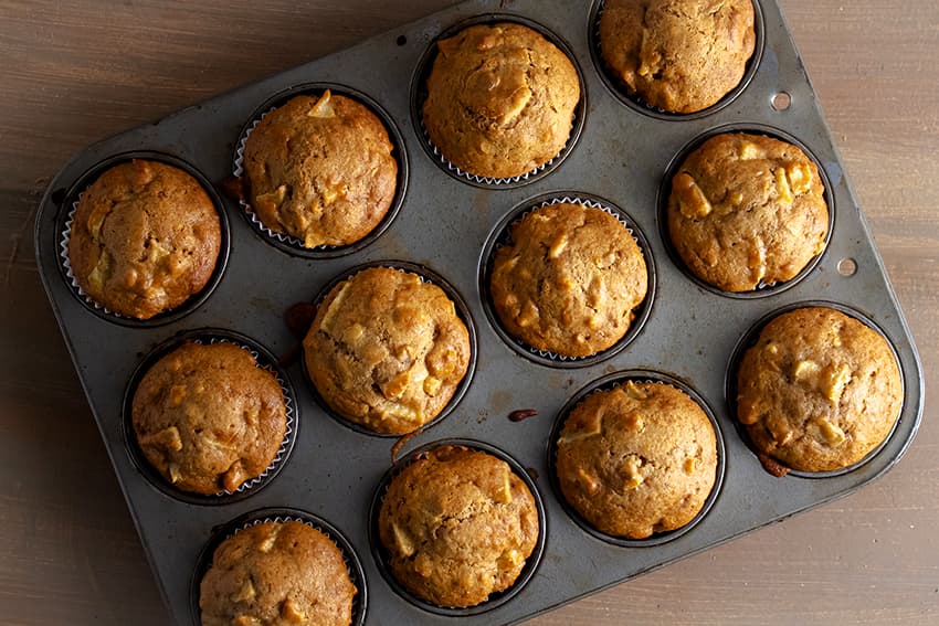 apple muffins in capcake pan