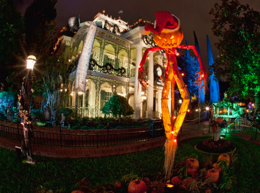 Haunted Mansion Disneyland at holidays