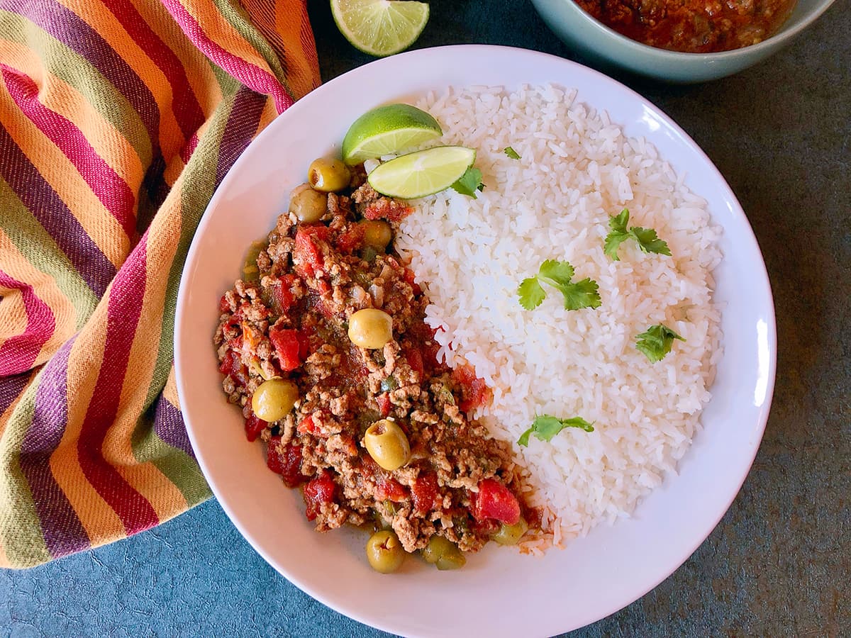 picadillo cubano con rice