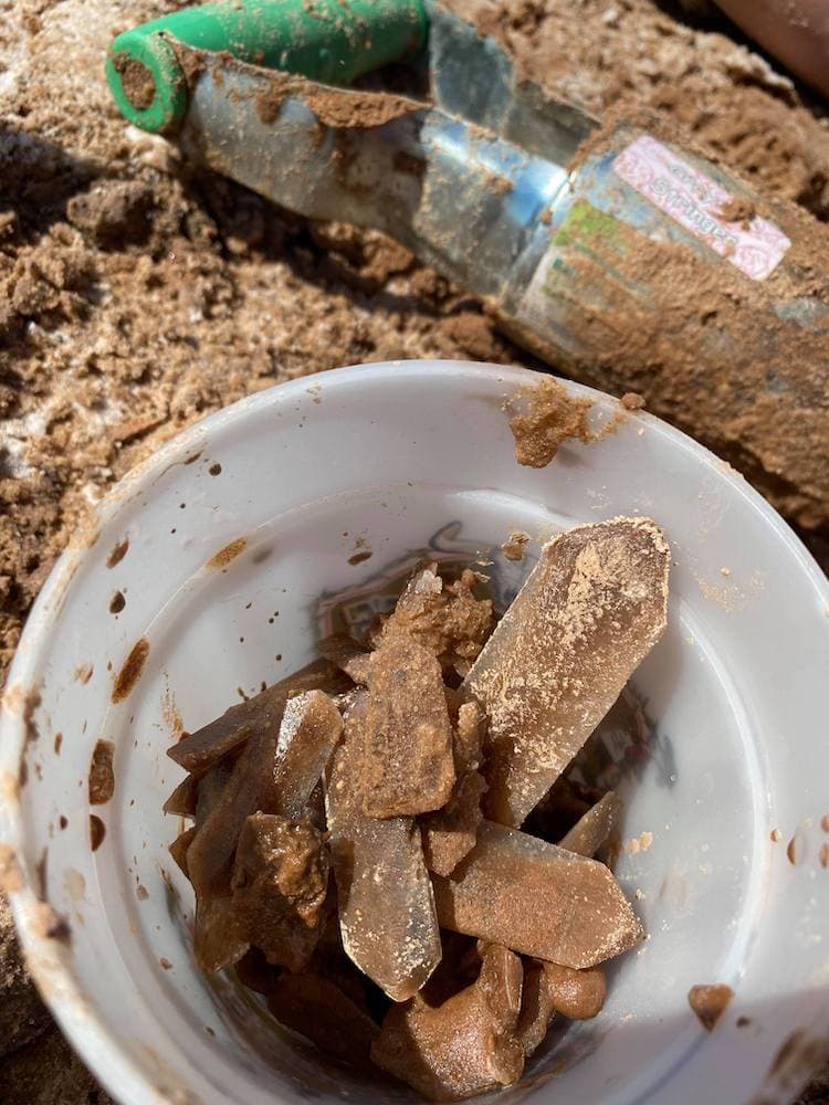 seleniye crystals in a bucket, hand shovel