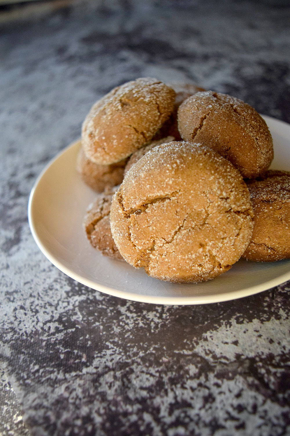 easy gingerbread crinkle cookies