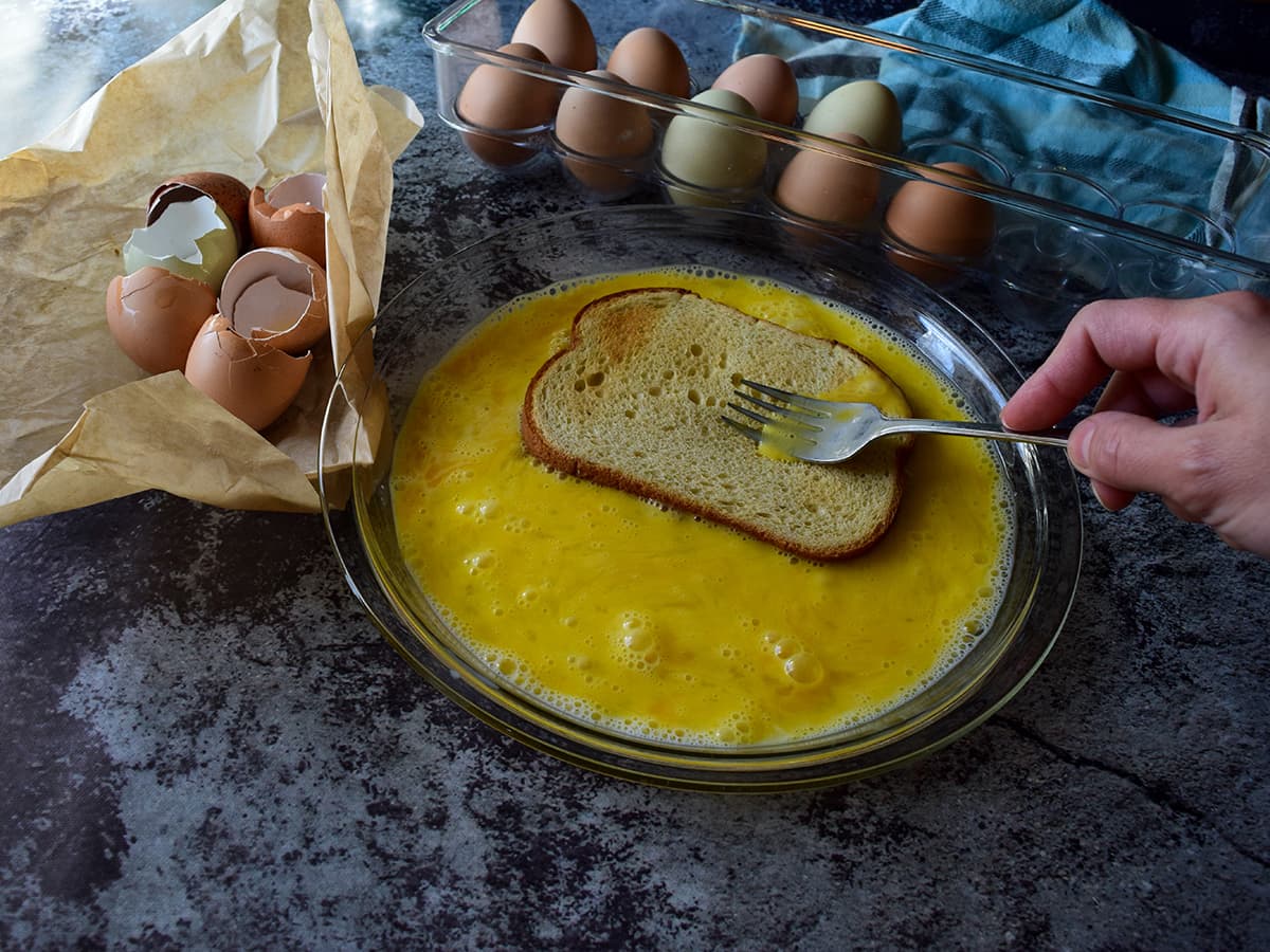 toast in egg mixture