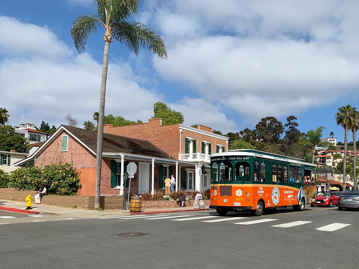 Old Town Trolley and Whaley House street view