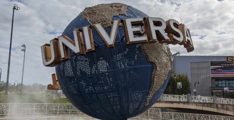 universal studios globe sign