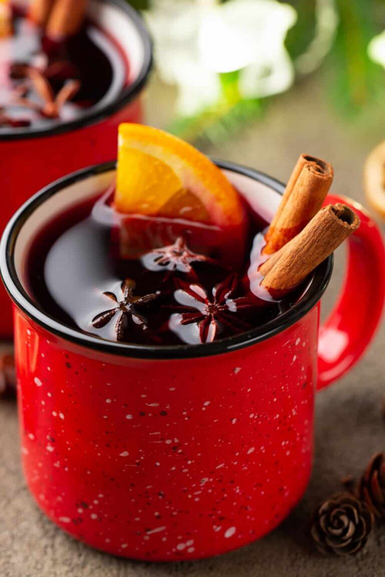 Here's How to Make Traditional Glühwein ( German Mulled Wine Recipe ...