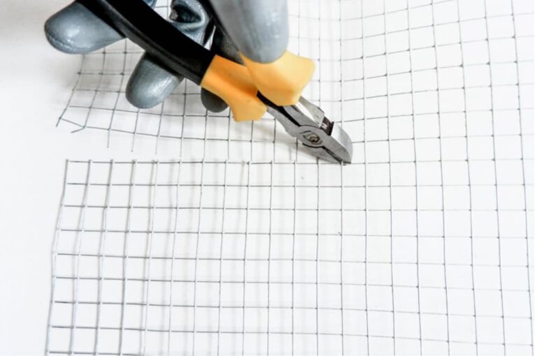 DIY Wire Mesh Bird Feeder