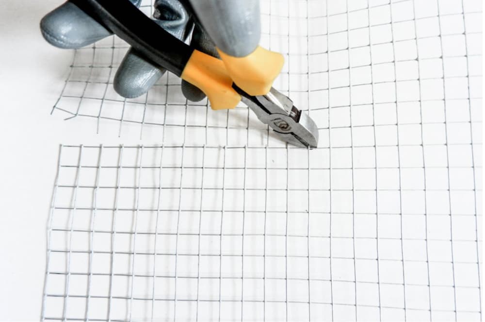 DIY Wire Mesh Bird Feeder