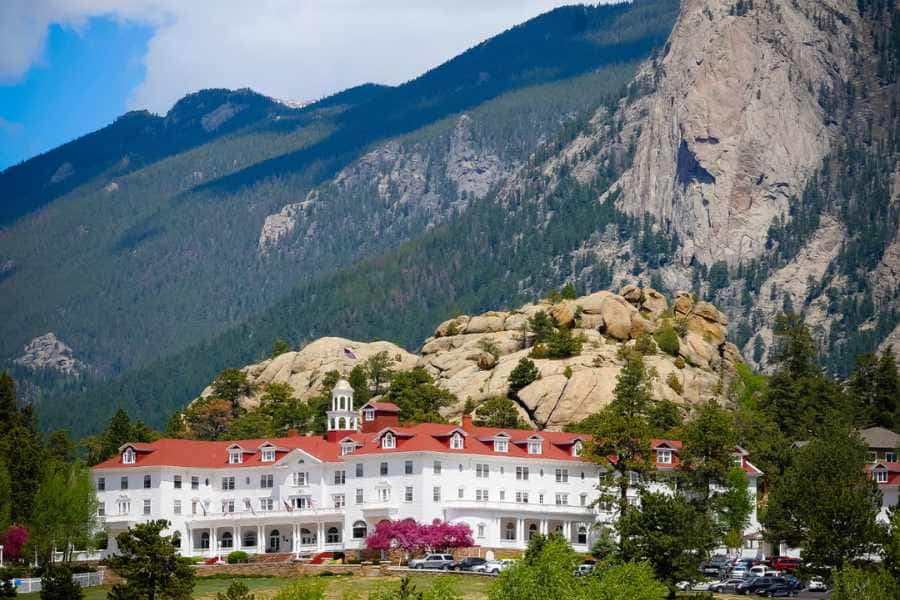 stanley hotel against the mountains in estes park