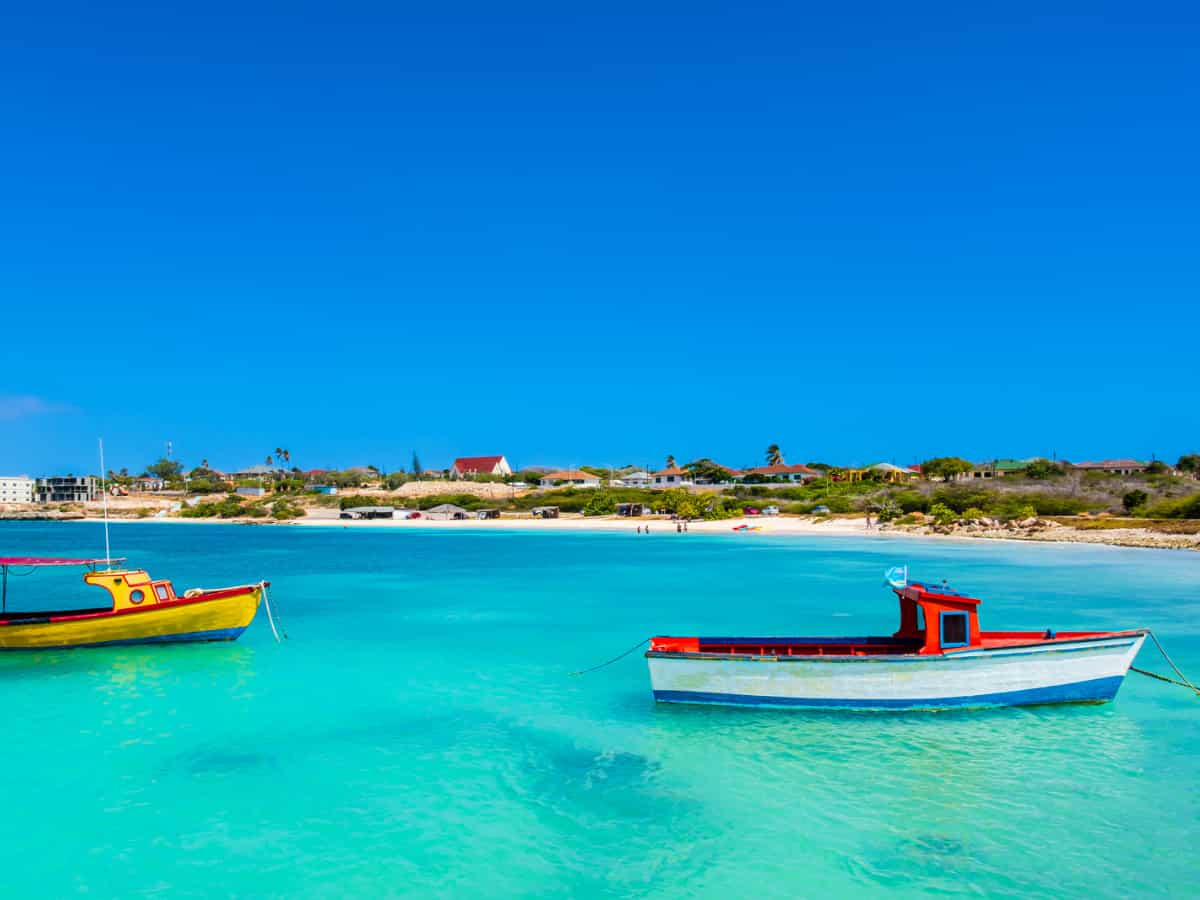 boats in teh water along Rodgers Beach, Aruba