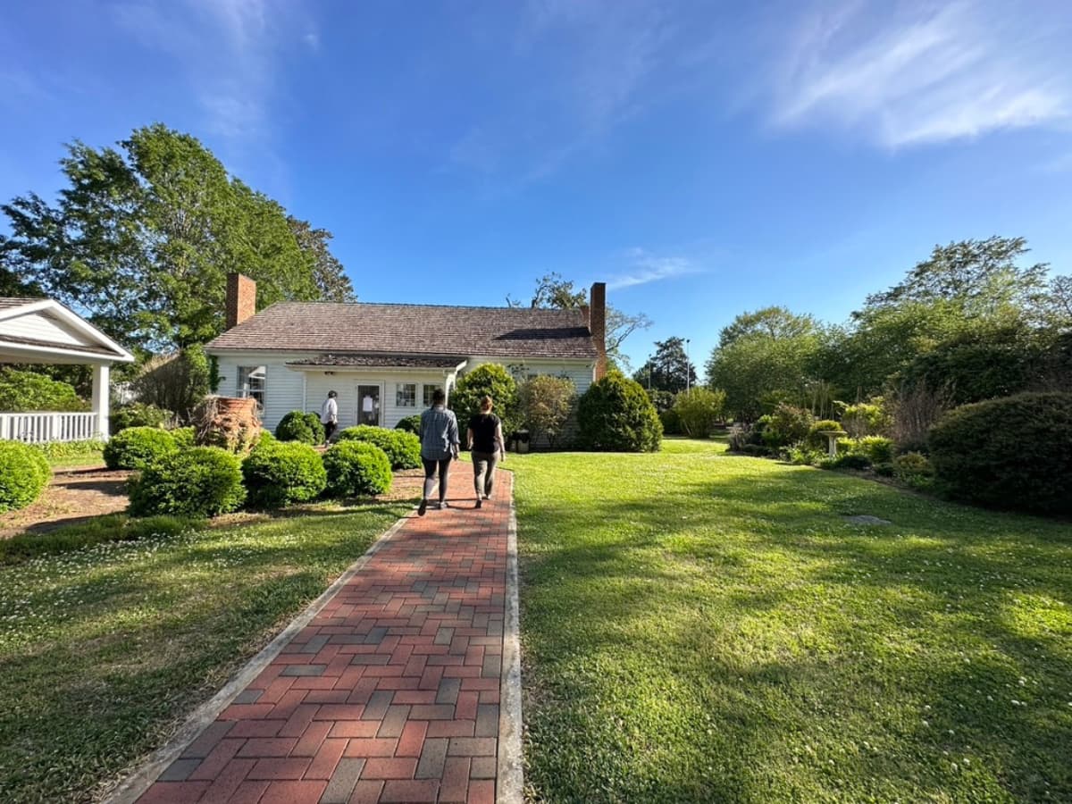 people walking towards Ivy Green - Helen Keller's birthplace and home in Florence, Alabama