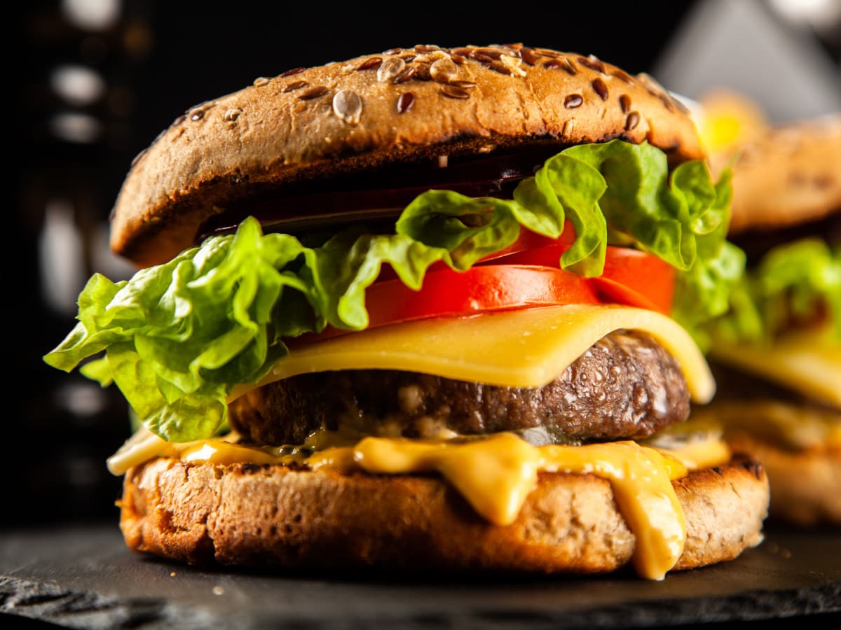 5 Delicious Ways to Season Hamburgers for the Perfect Backyard BBQ