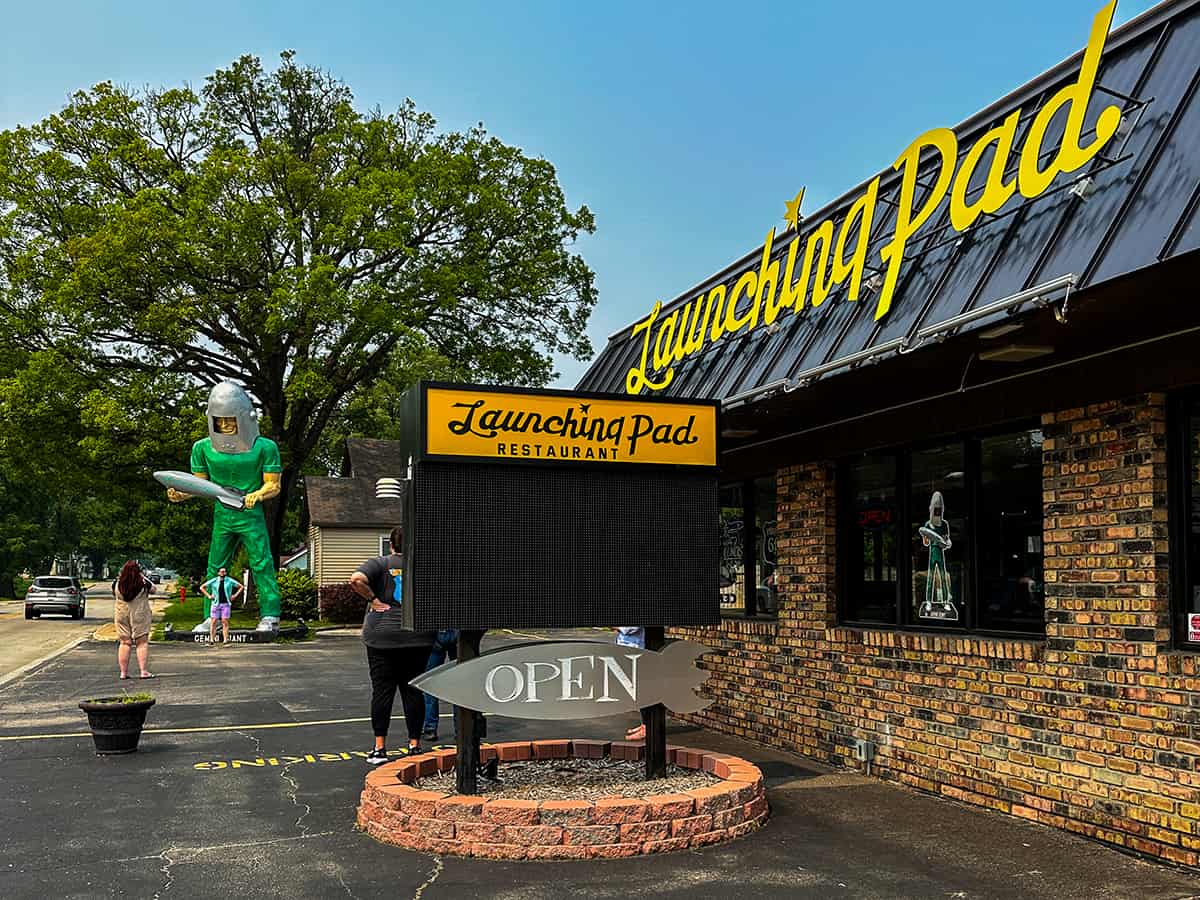 Gemini Giant and Launching Pad Restaurant