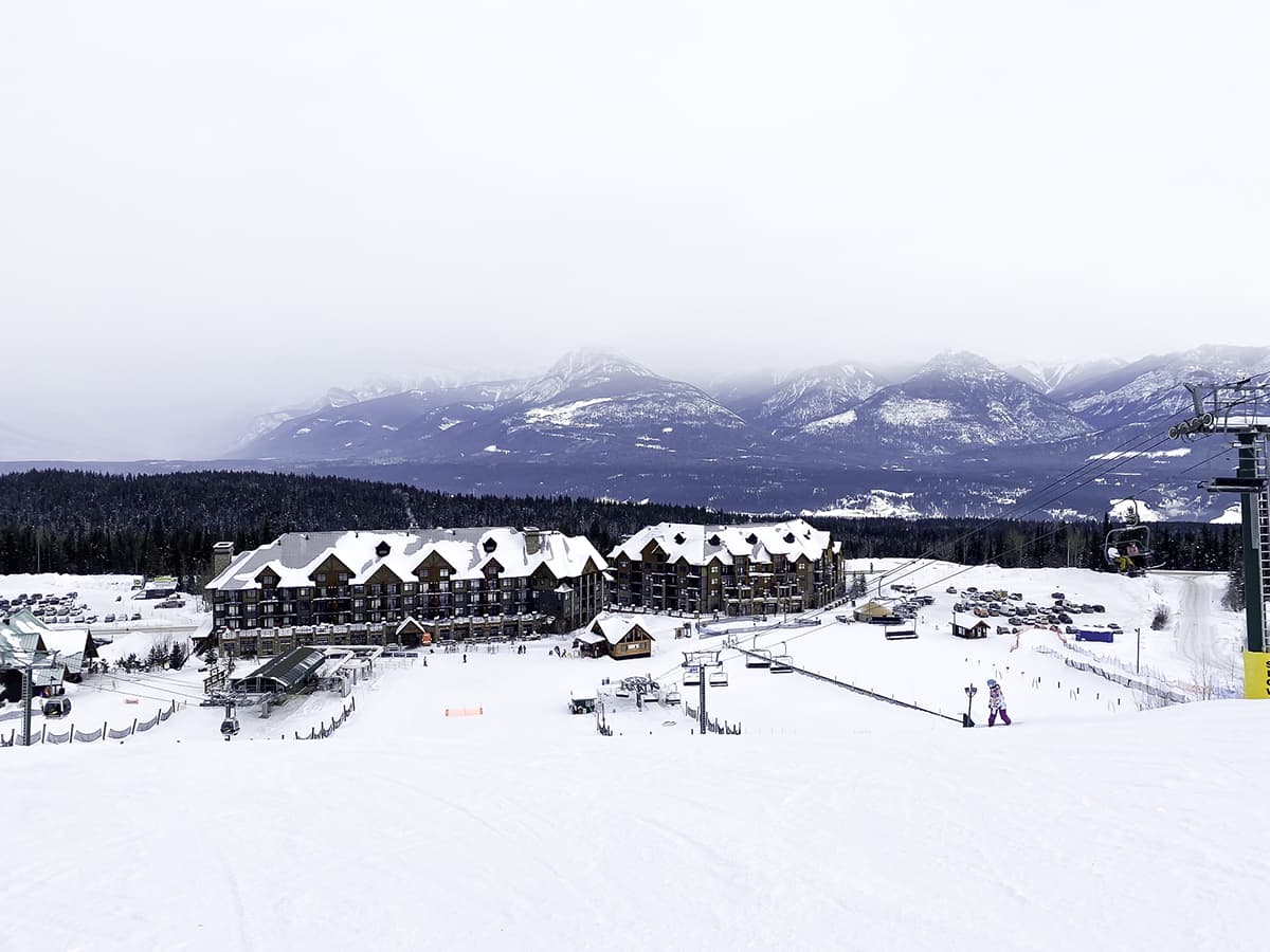 Kicking Horse Mountain Resort - snowy ski resort in BC