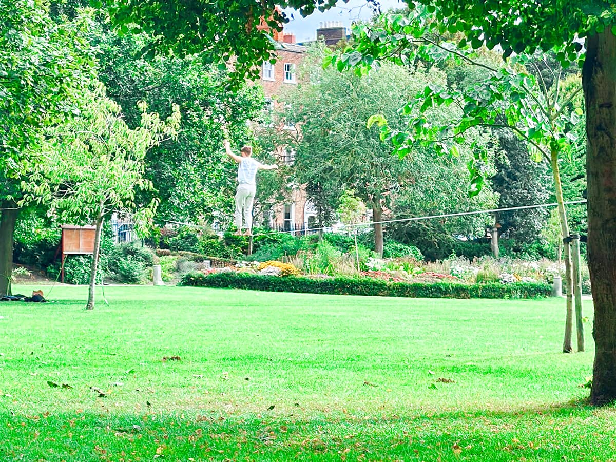 Slackline in Merrion Square Park