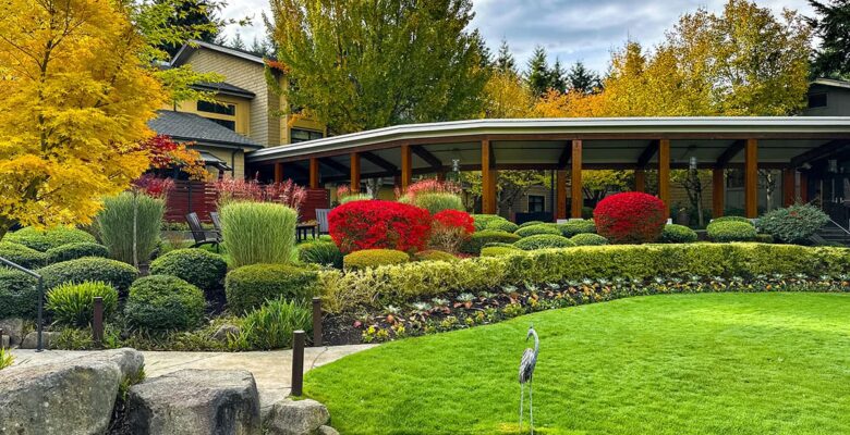 Cedarbrook Lodge lawn and water feature