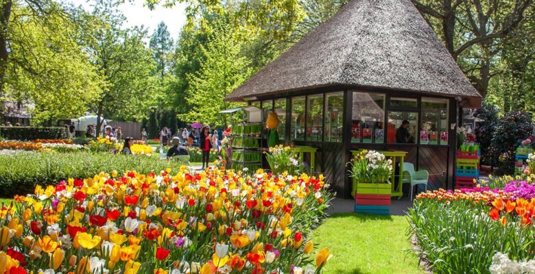 tulips and gazebo at Keukenhof