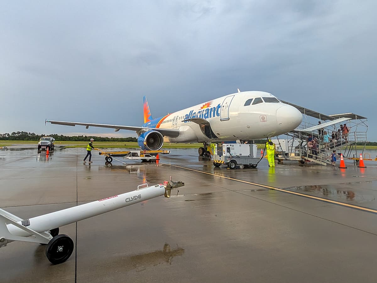 allegiant plane on tarmac