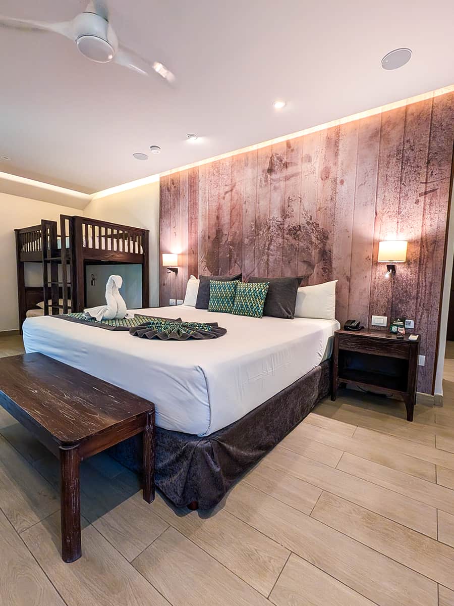 King bed and bunk beds - Sandos Caracol Signature eco Suite